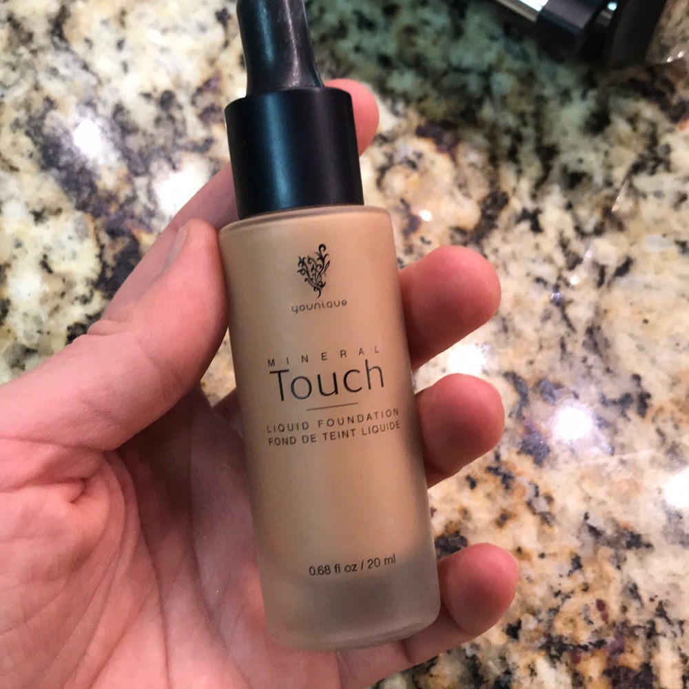 Younique Foundation Taffeta